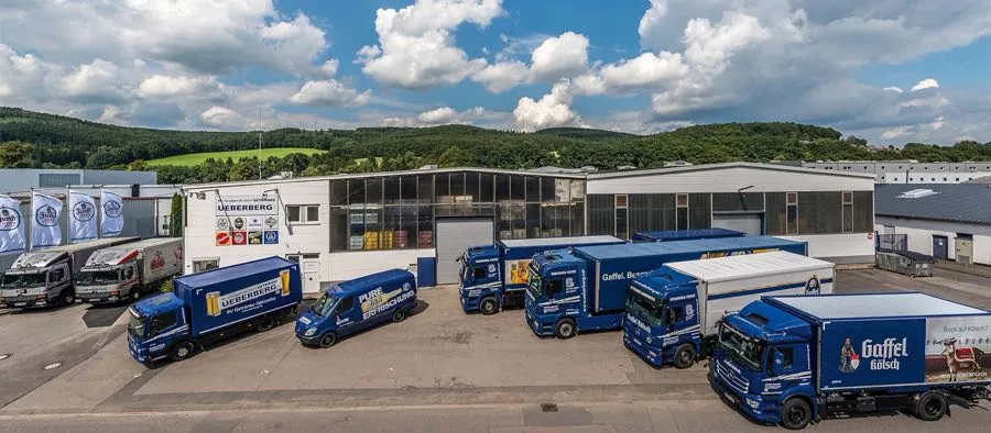 Fuhrpark vor dem Lager in Engelskirchen
